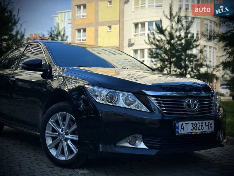 Седан Toyota Camry 2013 в Ивано-Франковске