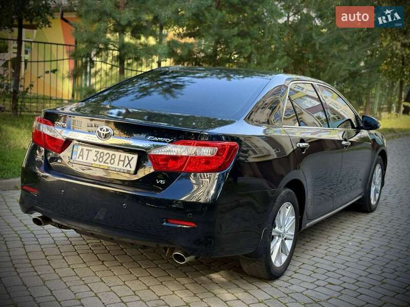 Седан Toyota Camry 2013 в Ивано-Франковске