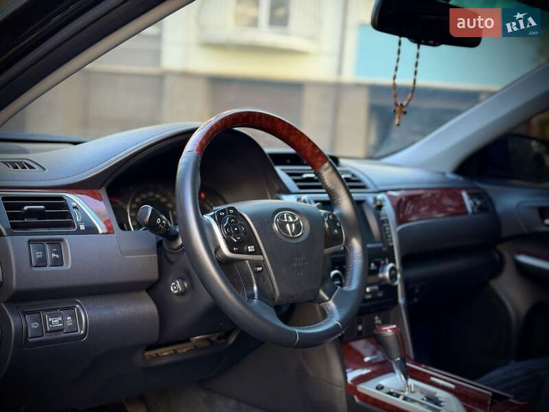 Седан Toyota Camry 2013 в Ивано-Франковске