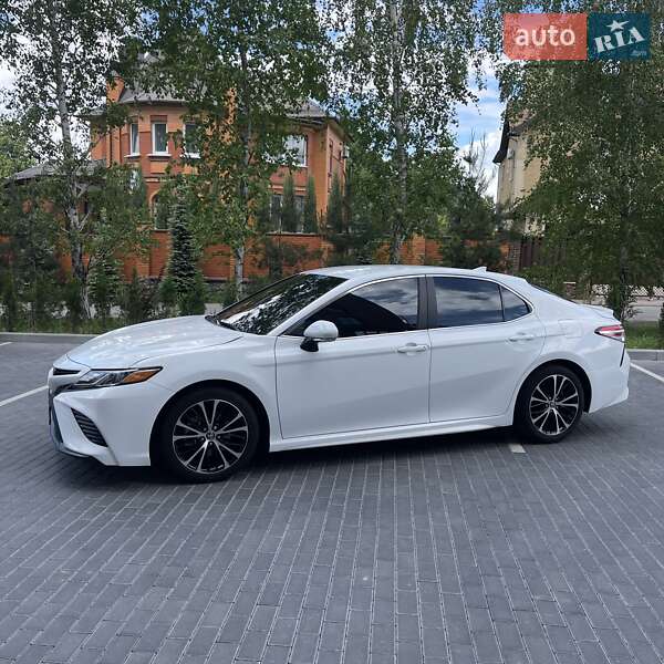 Седан Toyota Camry 2020 в Полтаві