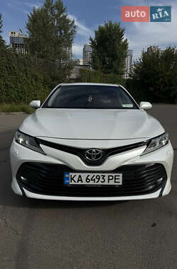 Седан Toyota Camry 2017 в Киеве
