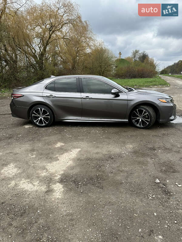 Toyota Camry 2019