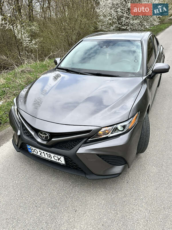 Седан Toyota Camry 2019 в Тернополе