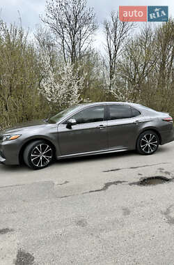 Седан Toyota Camry 2019 в Тернополі