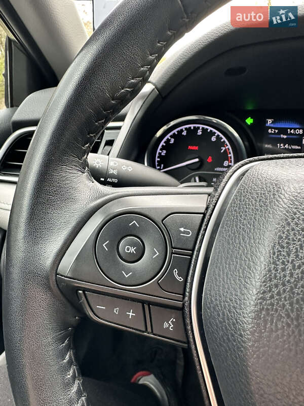 Седан Toyota Camry 2019 в Тернополе