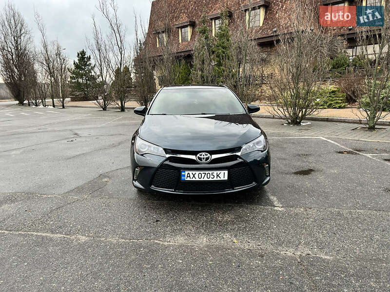 Седан Toyota Camry 2014 в Харкові
