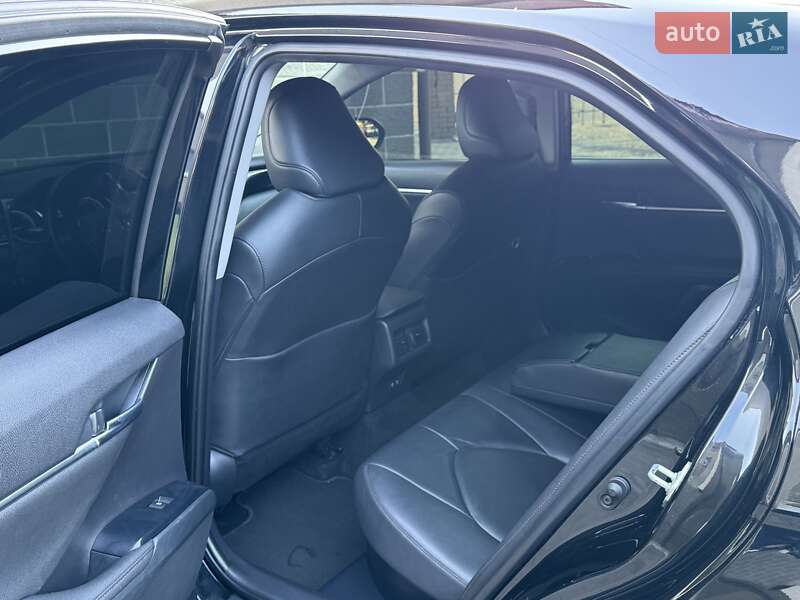 Седан Toyota Camry 2019 в Дніпрі