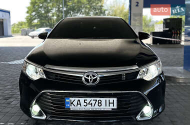 Седан Toyota Camry 2015 в Киеве