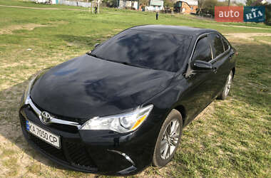 Седан Toyota Camry 2016 в Фастові