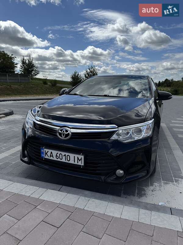 Седан Toyota Camry 2016 в Мостиській