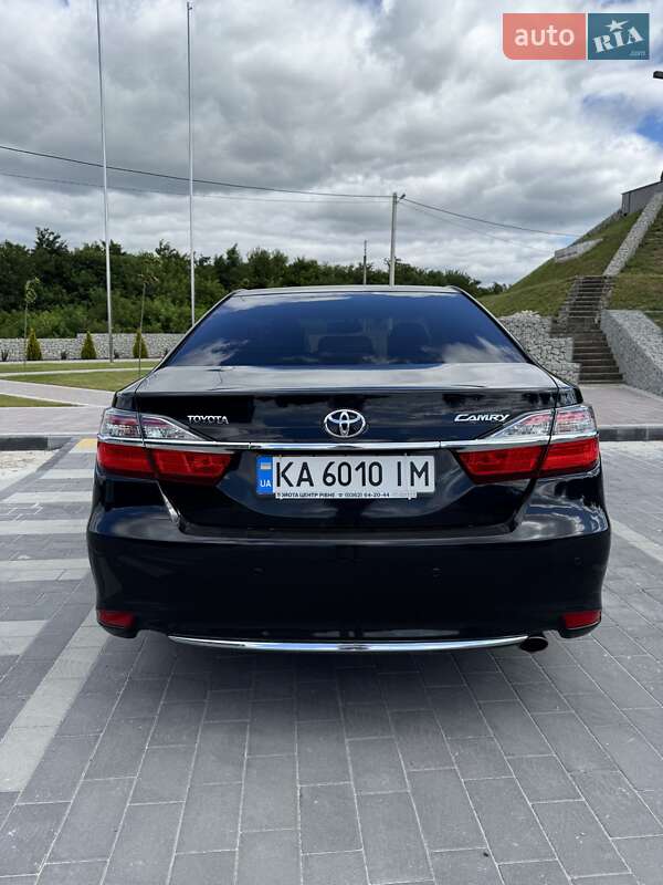 Седан Toyota Camry 2016 в Мостиській