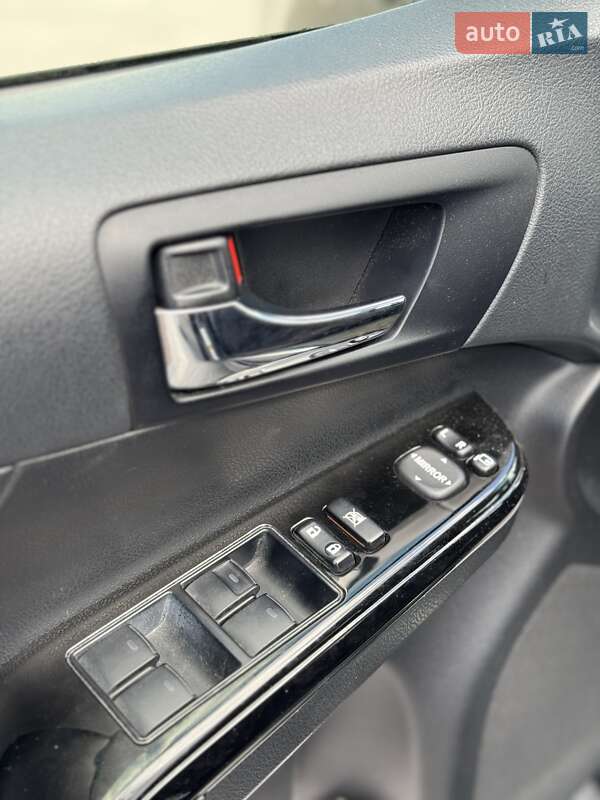 Седан Toyota Camry 2016 в Мостиській