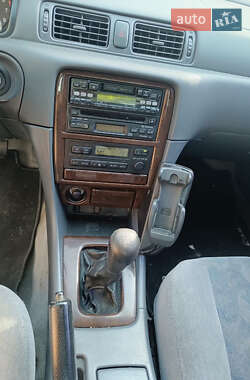 Седан Toyota Camry 2000 в Львові