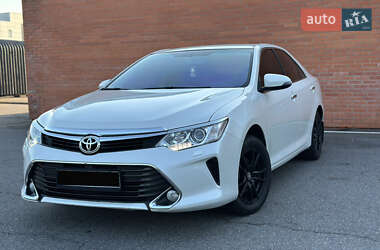 Седан Toyota Camry 2017 в Киеве