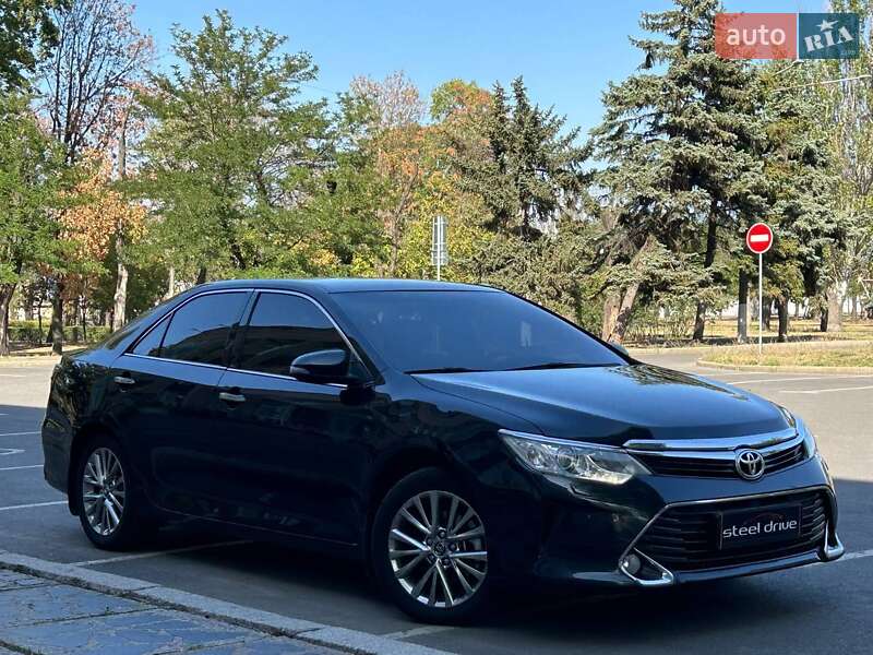 Седан Toyota Camry 2017 в Николаеве