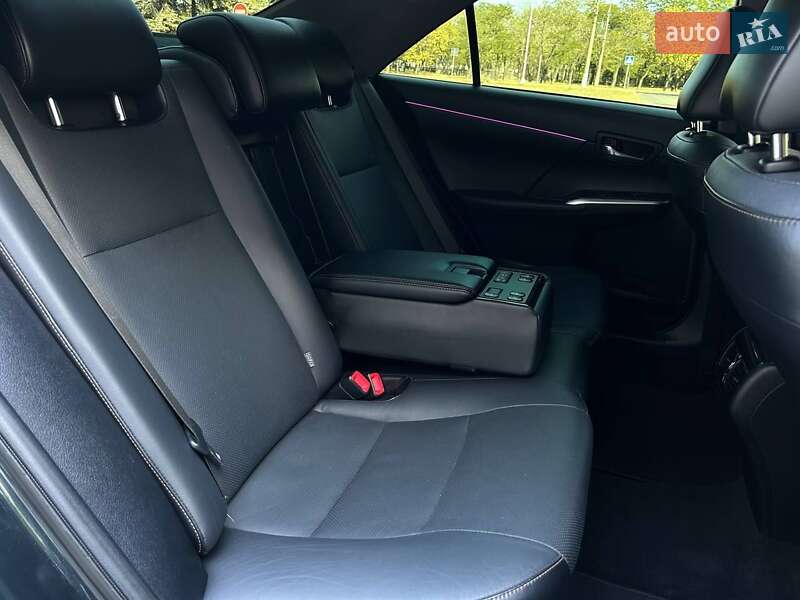 Седан Toyota Camry 2017 в Николаеве