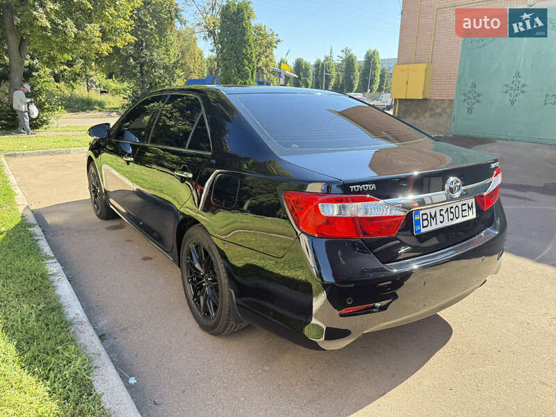 Седан Toyota Camry 2013 в Сумах