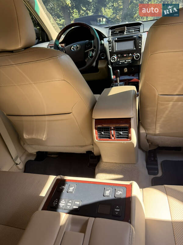 Седан Toyota Camry 2013 в Сумах