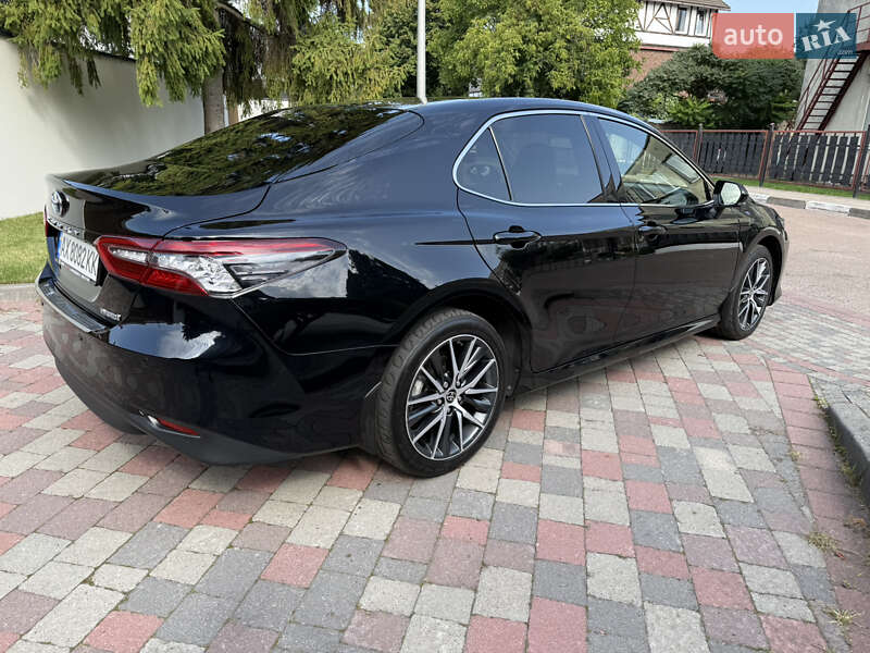 Седан Toyota Camry 2023 в Полтаве