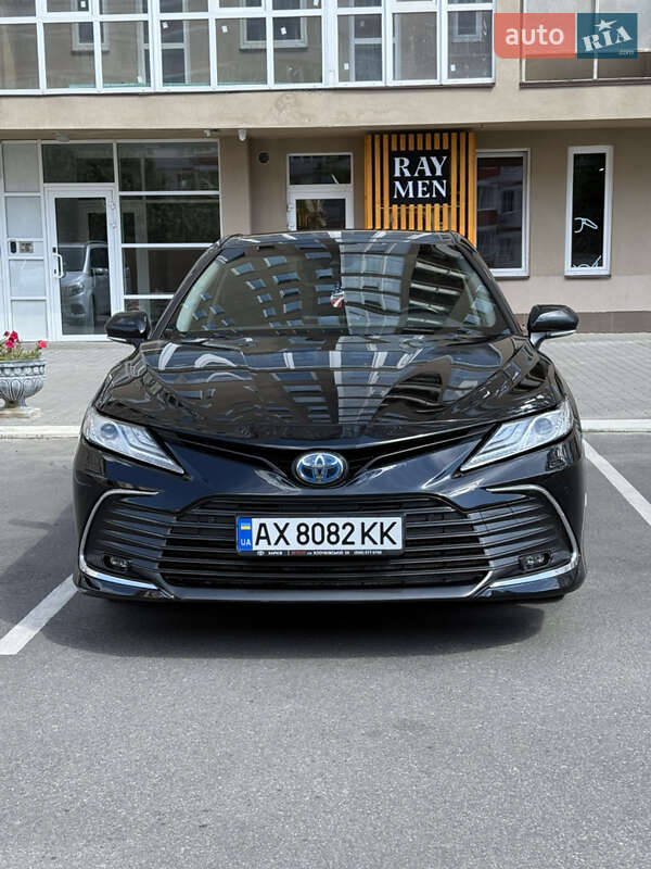 Седан Toyota Camry 2023 в Полтаве