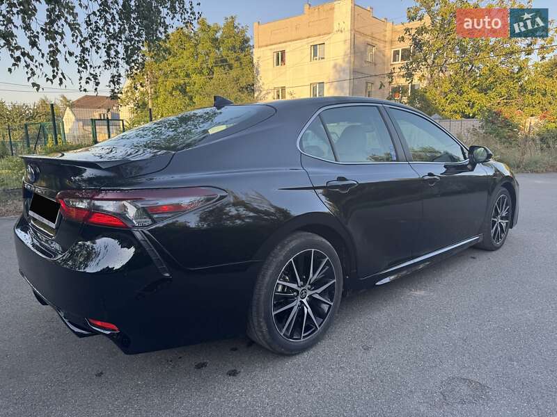 Седан Toyota Camry 2023 в Києві
