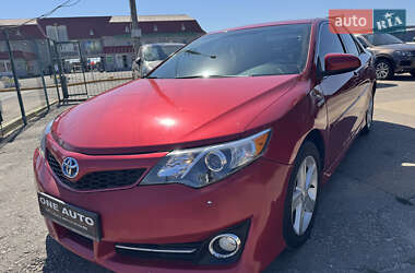 Седан Toyota Camry 2014 в Киеве