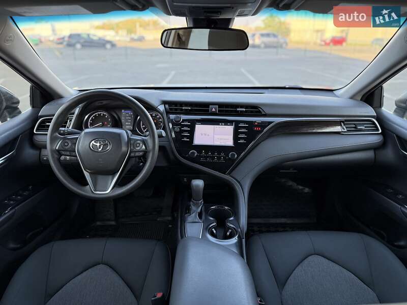 Седан Toyota Camry 2019 в Киеве