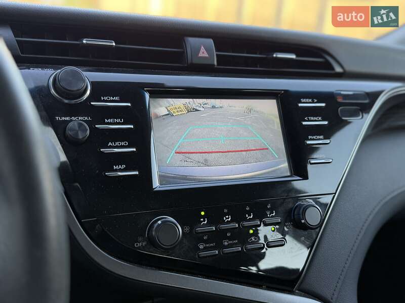 Седан Toyota Camry 2019 в Киеве