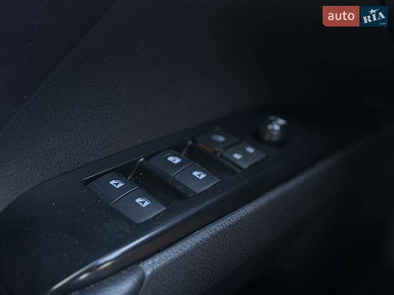 Седан Toyota Camry 2019 в Киеве