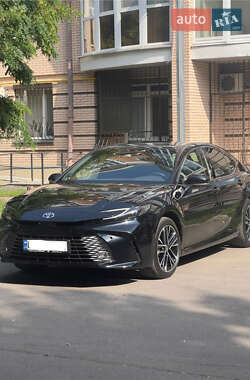 Седан Toyota Camry 2024 в Полтаве