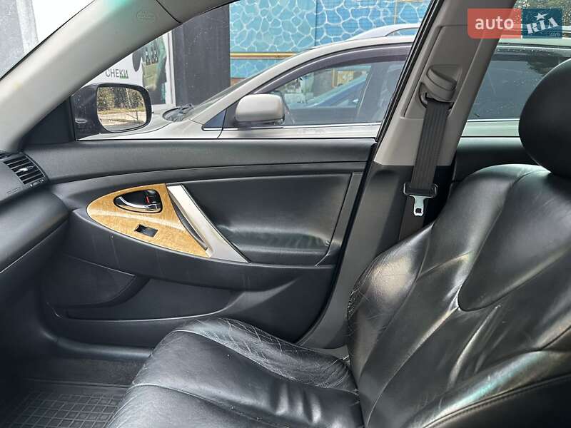 Седан Toyota Camry 2006 в Дніпрі