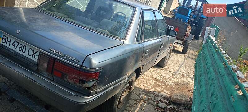 Седан Toyota Camry 1988 в Раздельной