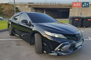 Седан Toyota Camry 2019 в Києві