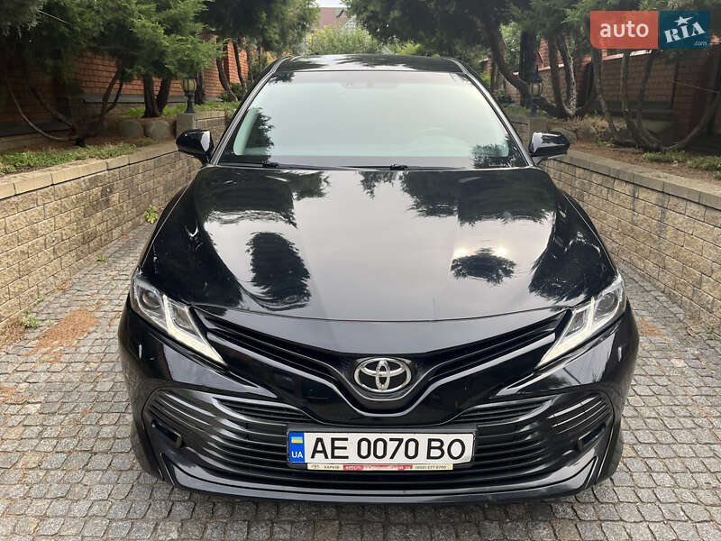 Седан Toyota Camry 2018 в Дніпрі