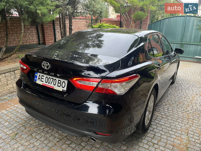 Седан Toyota Camry 2018 в Дніпрі