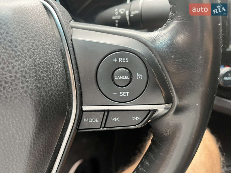 Седан Toyota Camry 2018 в Дніпрі