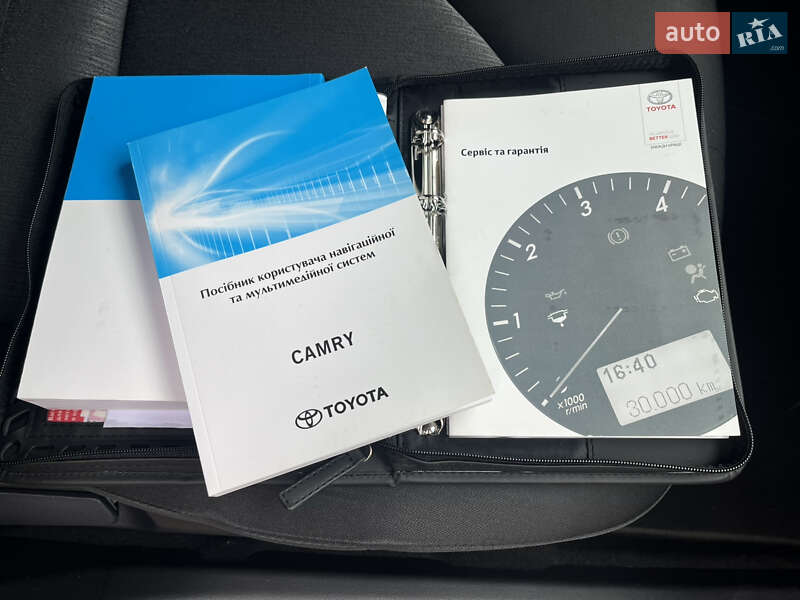 Седан Toyota Camry 2018 в Дніпрі