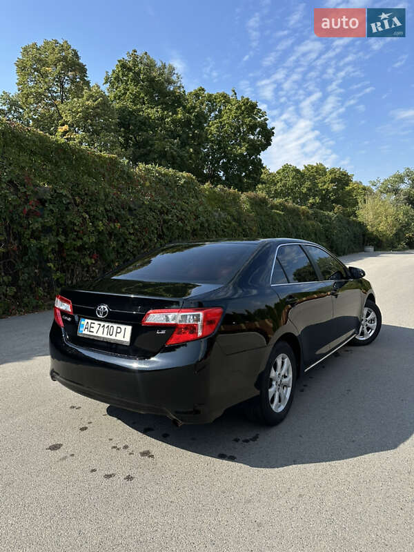 Седан Toyota Camry 2012 в Дніпрі