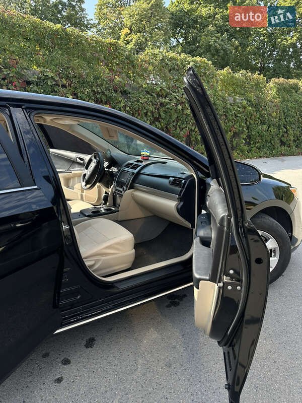 Седан Toyota Camry 2012 в Дніпрі
