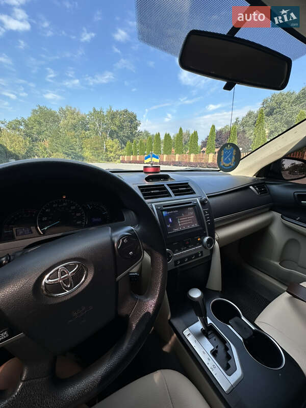 Седан Toyota Camry 2012 в Дніпрі
