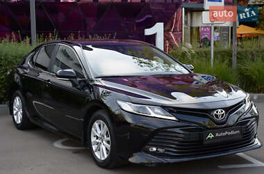 Седан Toyota Camry 2018 в Києві