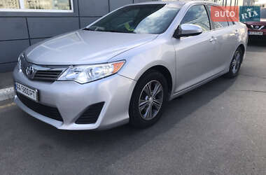 Седан Toyota Camry 2014 в Киеве