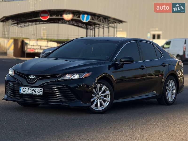 Седан Toyota Camry 2017 в Кривом Роге