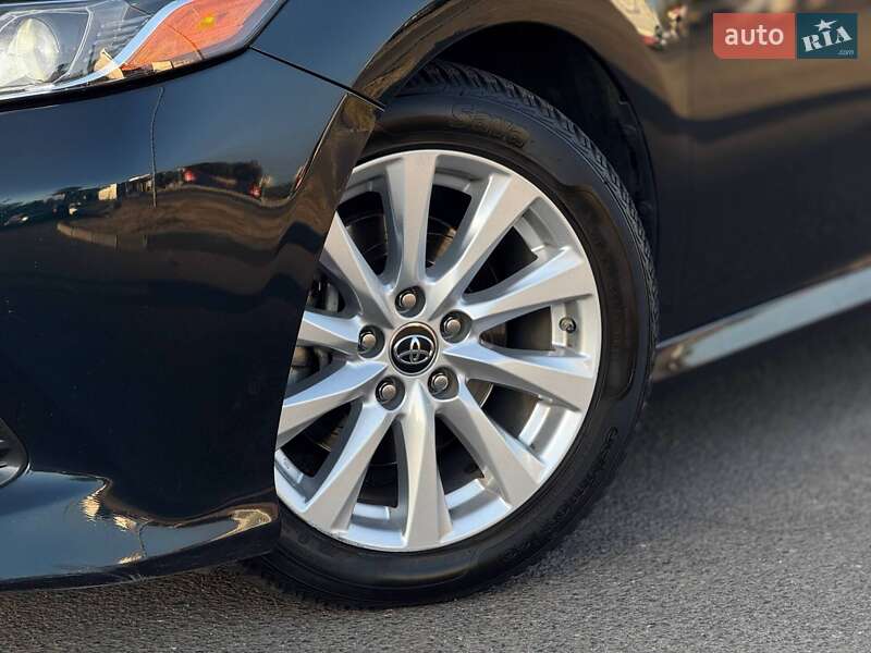 Седан Toyota Camry 2017 в Кривом Роге