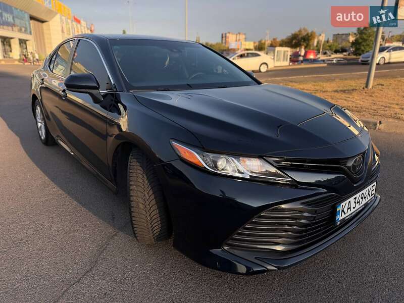 Седан Toyota Camry 2017 в Кривом Роге