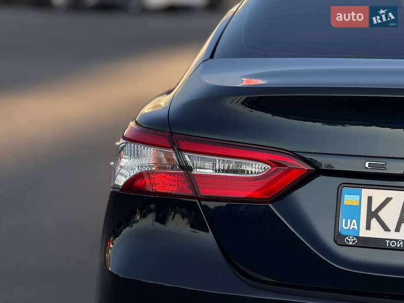 Седан Toyota Camry 2017 в Кривом Роге