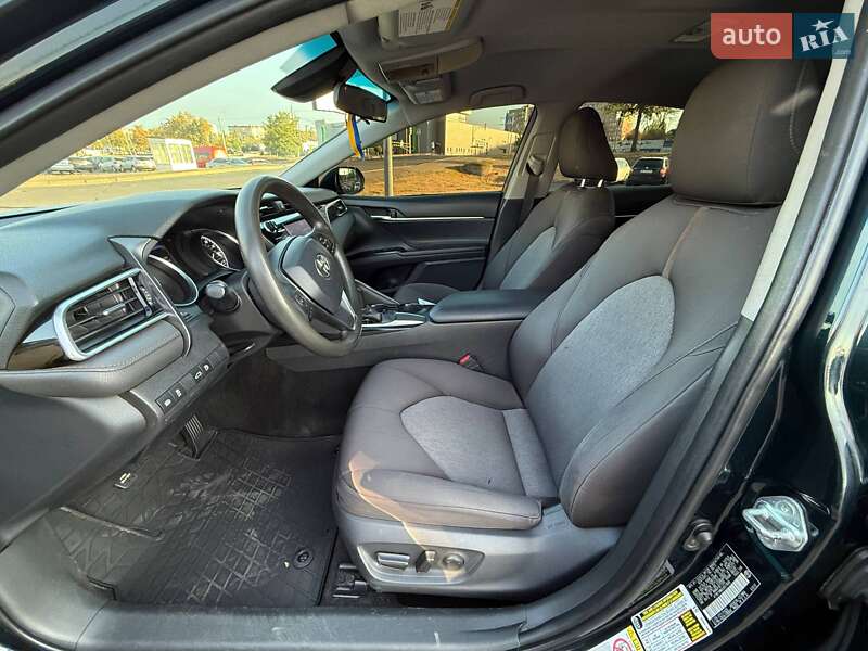 Седан Toyota Camry 2017 в Кривом Роге