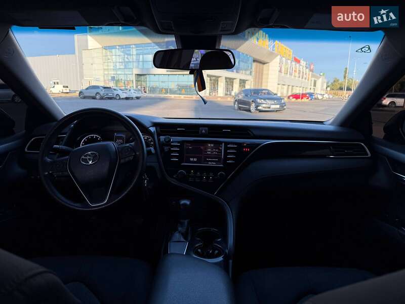 Седан Toyota Camry 2017 в Кривом Роге