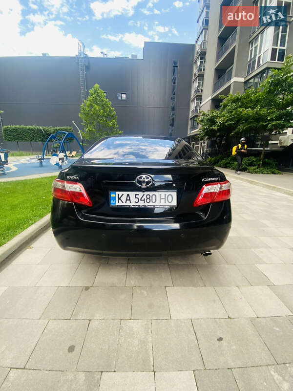 Седан Toyota Camry 2010 в Києві