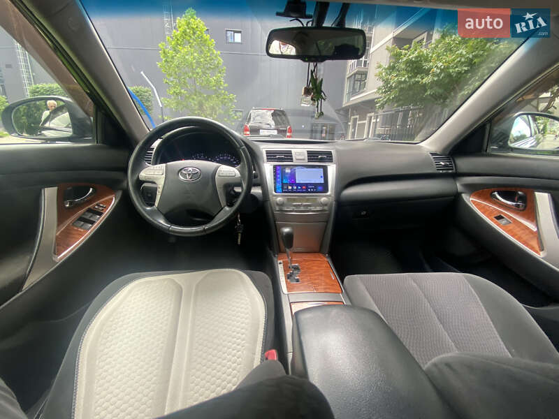 Седан Toyota Camry 2010 в Києві